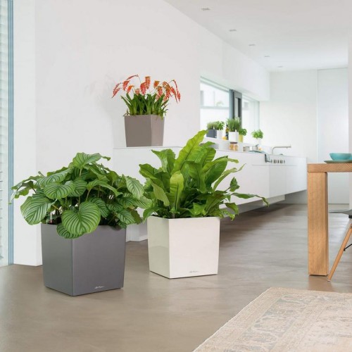 Кашпо CUBE 50 черный блестящий