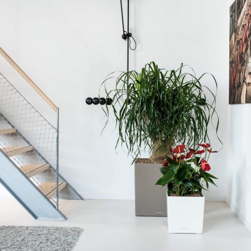 Кашпо CUBE 50 черный блестящий